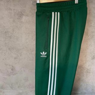 人気 adidas originals スウェットパンツトラックパングリーン緑色