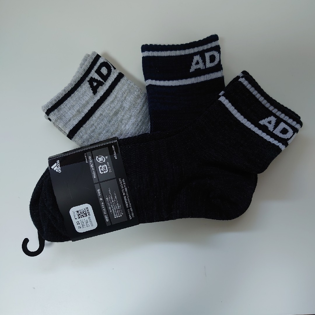adidas(アディダス)のadidas 靴下 23〜25cm ３足セット 新品未使用 キッズ/ベビー/マタニティのこども用ファッション小物(靴下/タイツ)の商品写真