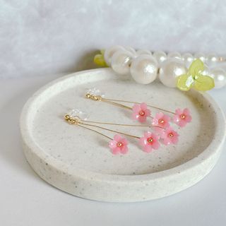 揺れる桜　イヤリング　ピアス(イヤリング)