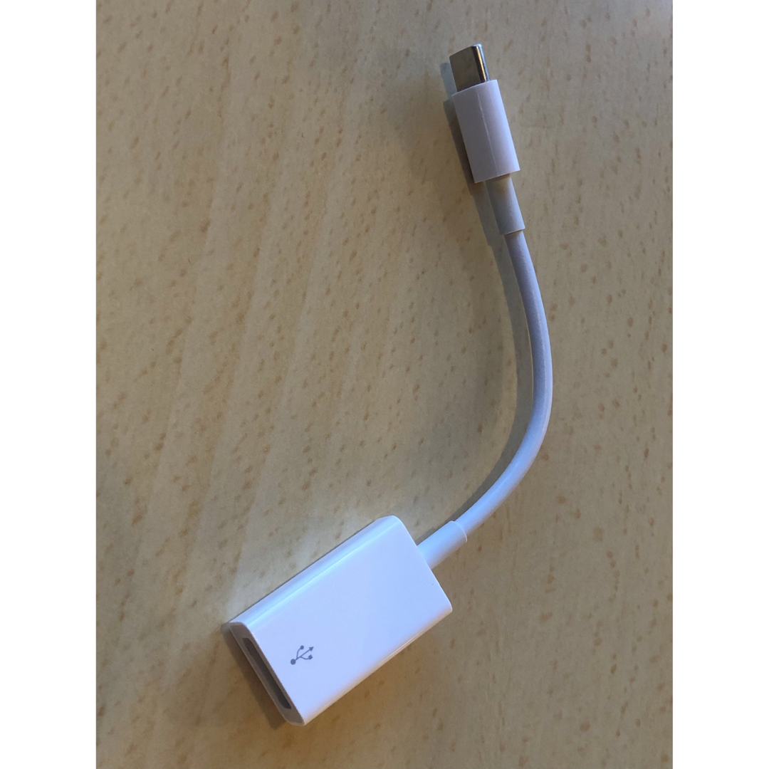 Apple純正 USB-C USB-A変換アダプタ A1632 スマホ/家電/カメラのPC/タブレット(PC周辺機器)の商品写真