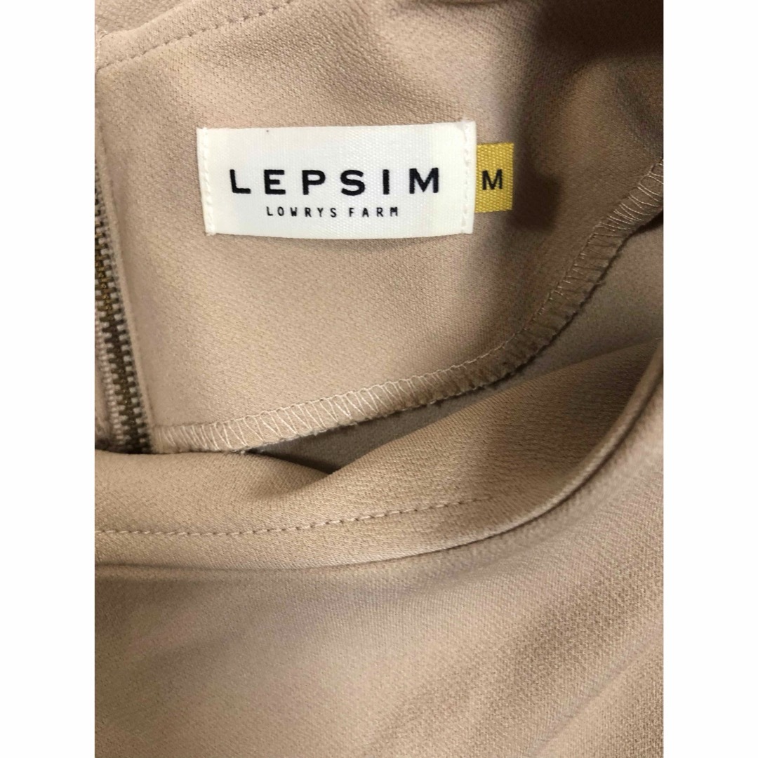 LEPSIM(レプシィム)のレプシィム シンプルワンピース Mサイズ ベージュ フォロー割引あり 値下げ レディースのワンピース(ひざ丈ワンピース)の商品写真