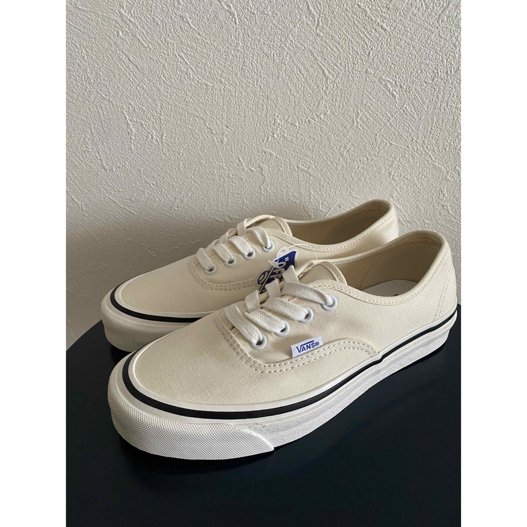 VANS(ヴァンズ)の【未使用】アナハイム VANS バンズ オーセンティック　23.5 レディースの靴/シューズ(スニーカー)の商品写真