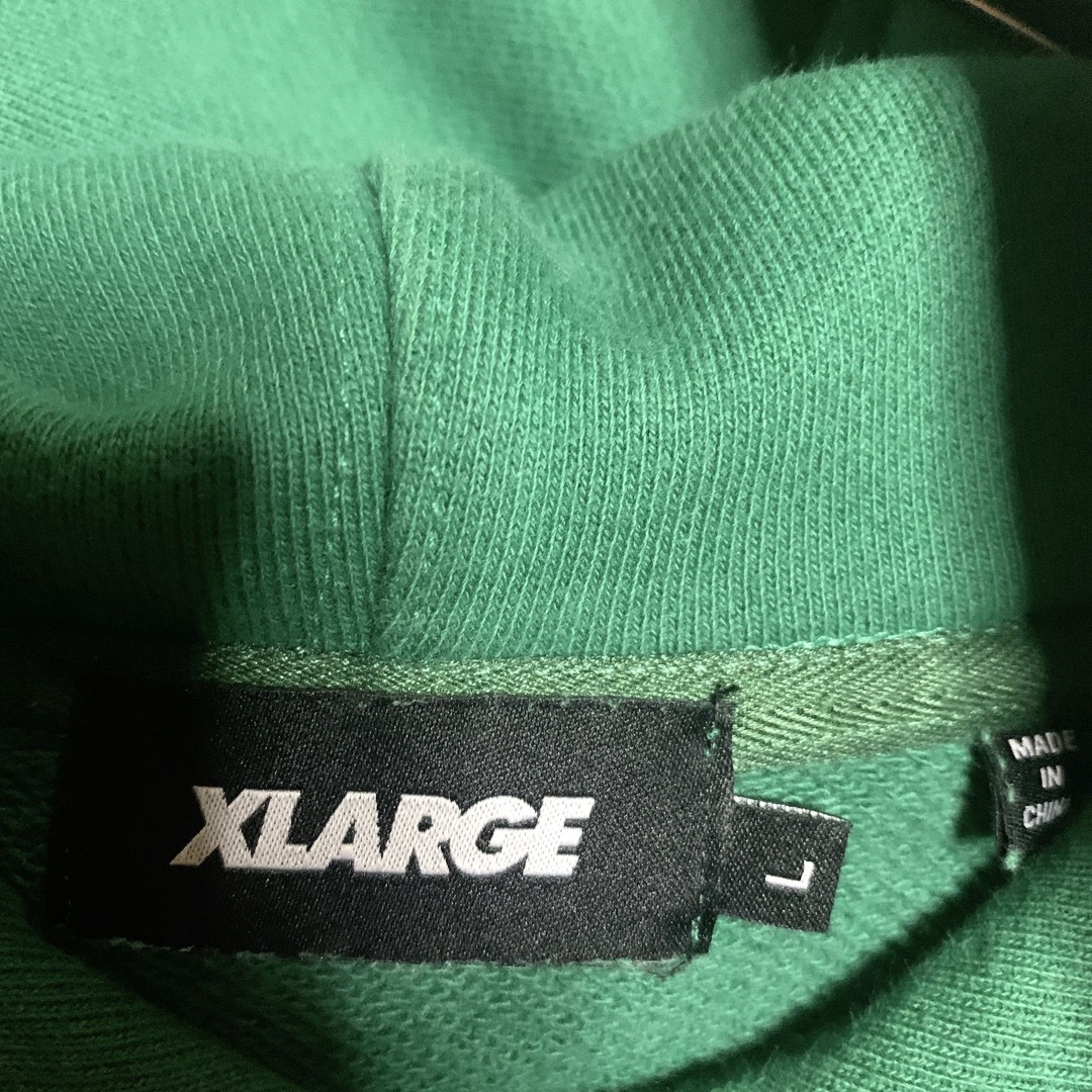 【人気】XLARGE エクストララージ パーカー センター刺繍ロゴ L 緑