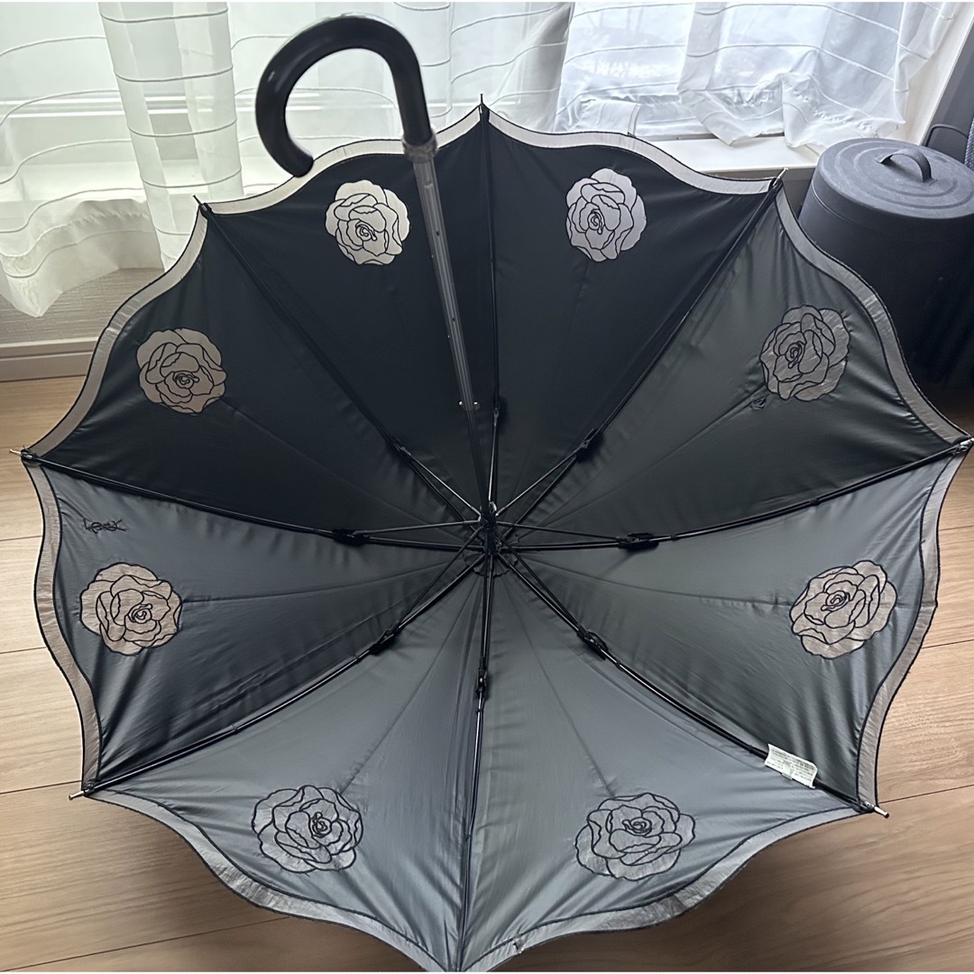Yves Saint Laurent(イヴサンローラン)の最終値下げ！イヴ・サンローラン　日傘　バラ柄　 レディースのファッション小物(傘)の商品写真