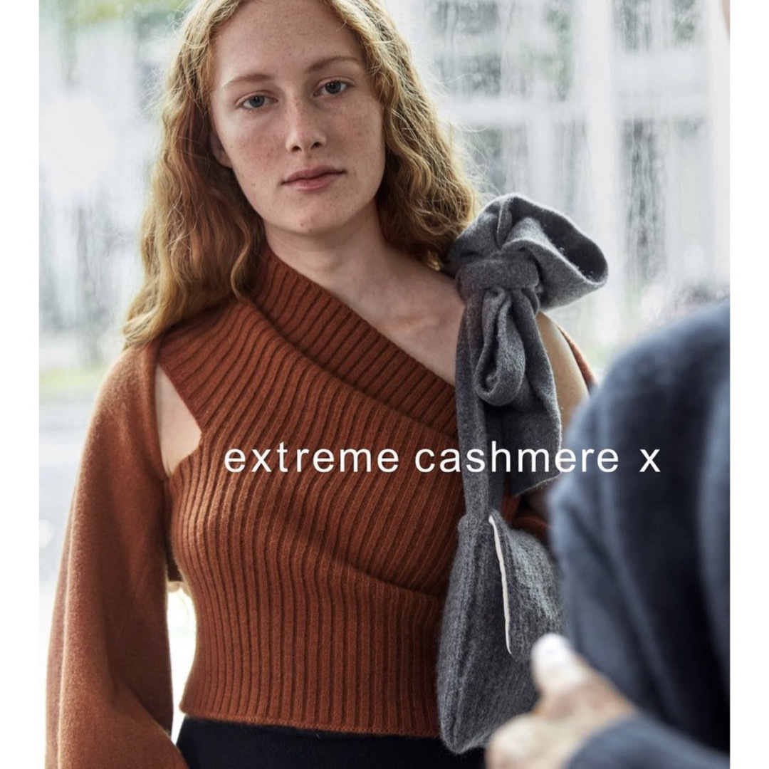 Ron Herman(ロンハーマン)のextreme cashmere ［n°218 eiko］navy レディースのトップス(ニット/セーター)の商品写真