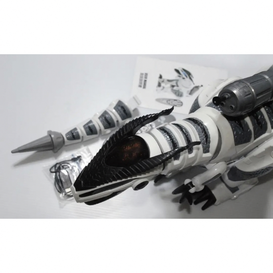恐竜型ロボットROBODINOSAUR X/ロボダイナソーエックスホワイトカラー エンタメ/ホビーのおもちゃ/ぬいぐるみ(トイラジコン)の商品写真