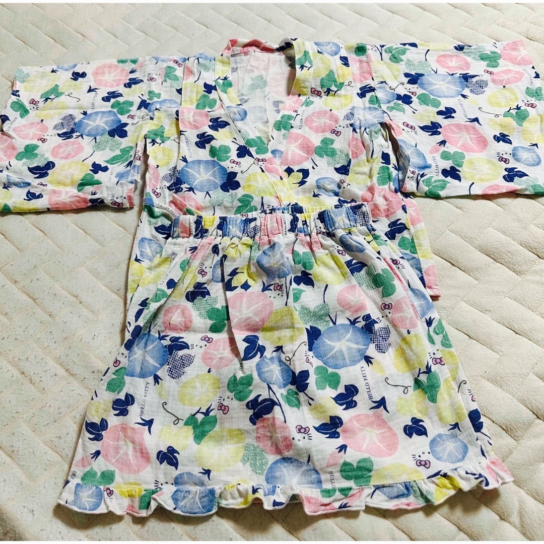 サンリオ(サンリオ)の中古　女の子浴衣　120cm ハローキティー キッズ/ベビー/マタニティのキッズ服女の子用(90cm~)(甚平/浴衣)の商品写真