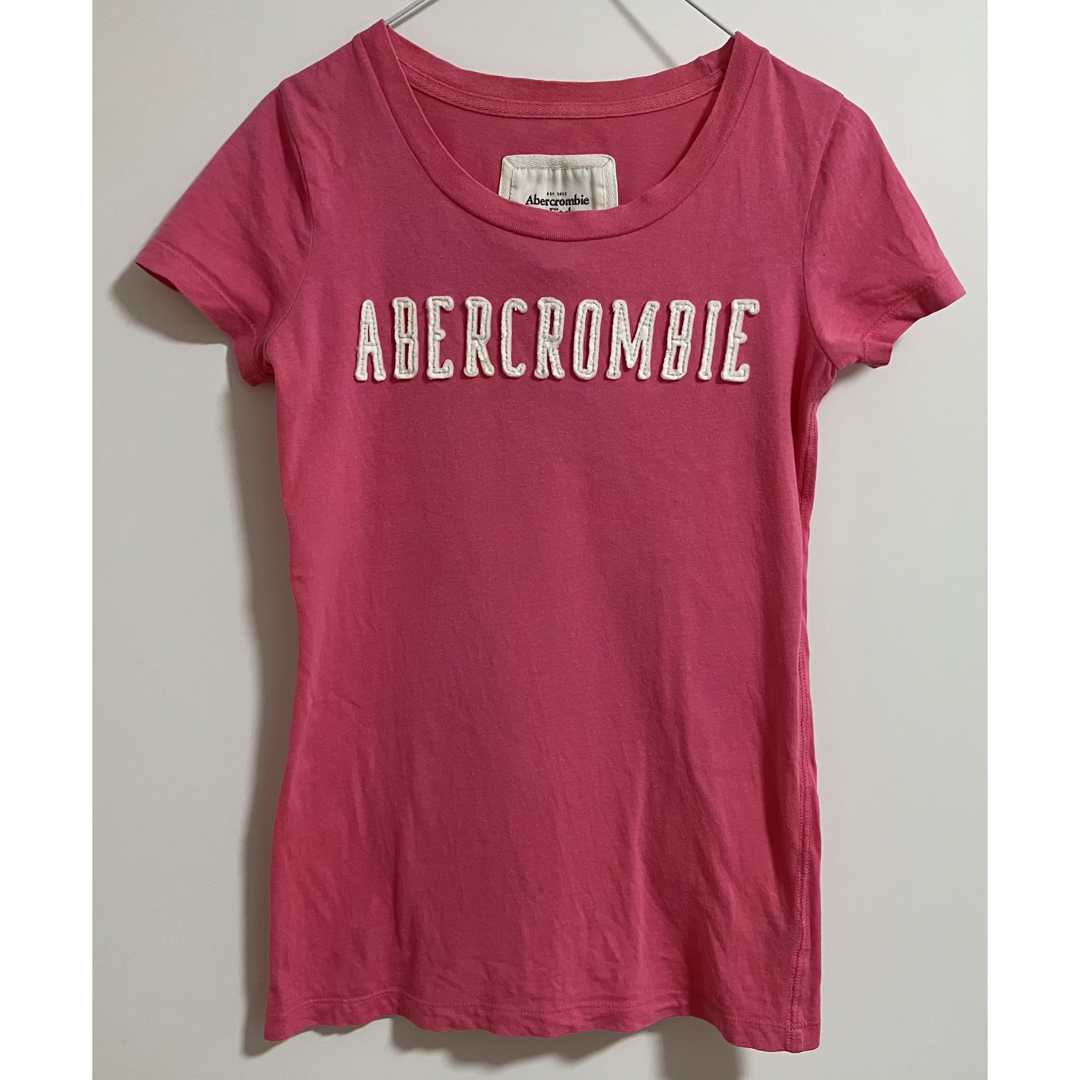 Abercrombie&Fitch(アバクロンビーアンドフィッチ)のアバクロンビーアンドフィッチ アバクロ Tシャツ ピンク サイズS レディースのトップス(Tシャツ(半袖/袖なし))の商品写真