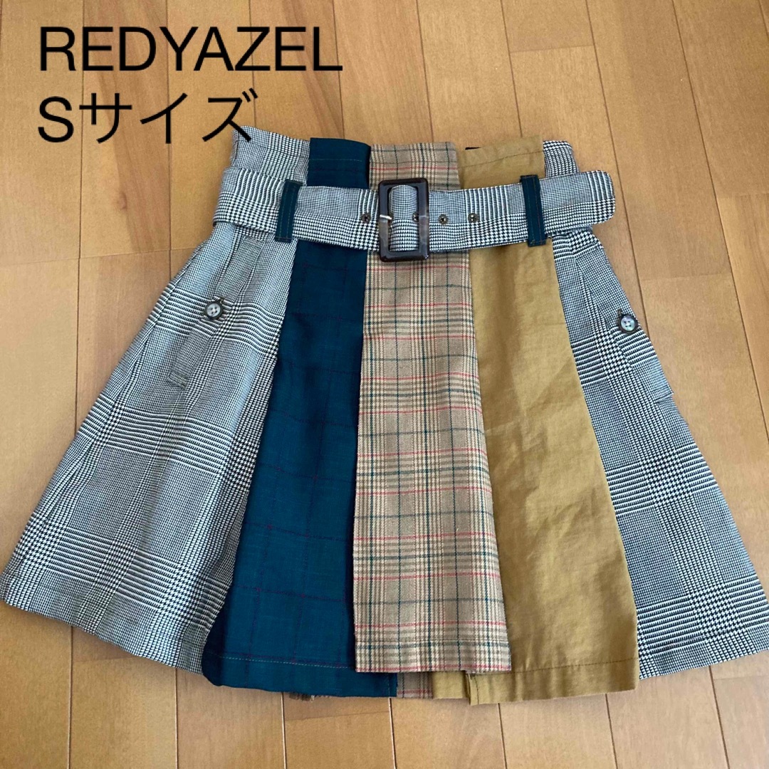 REDYAZEL(レディアゼル)のREDYAZEL ベルト付き　ミニスカート　チェック柄 レディースのスカート(ミニスカート)の商品写真