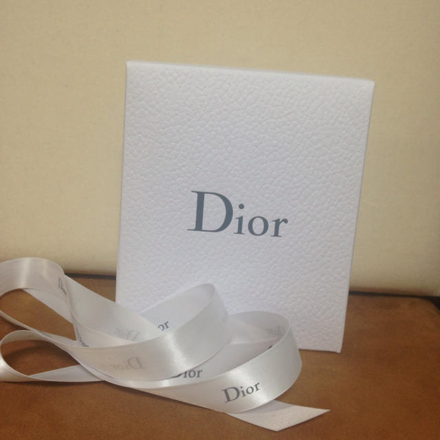 Dior(ディオール)のMiss Dior ブルーミングブーケ空き瓶とギフトボックス コスメ/美容の香水(香水(女性用))の商品写真