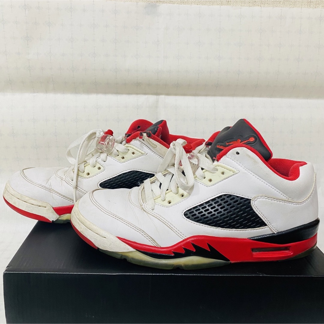 Jordan Brand（NIKE）(ジョーダン)の貴重　AIR JORDAN 5 RETRO LOW ホワイトレッドブラック26㎝ メンズの靴/シューズ(スニーカー)の商品写真