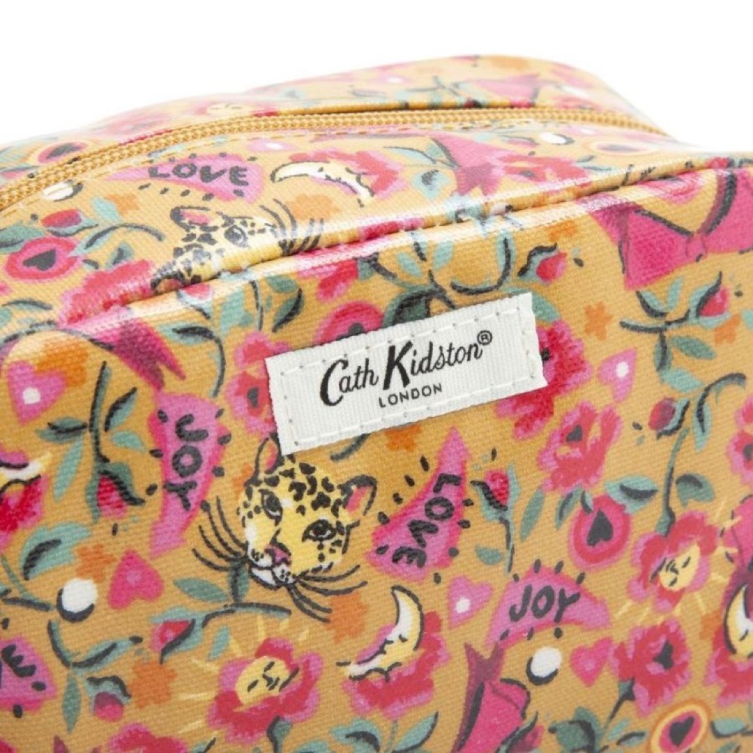 Cath Kidston(キャスキッドソン)の【新品】イエロー系　CathKidston ポーチ 化粧ポーチ レディースのファッション小物(ポーチ)の商品写真