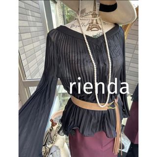 リエンダ(rienda)の綺麗なお姉さんのリエンダプリーツトップス(シャツ/ブラウス(長袖/七分))