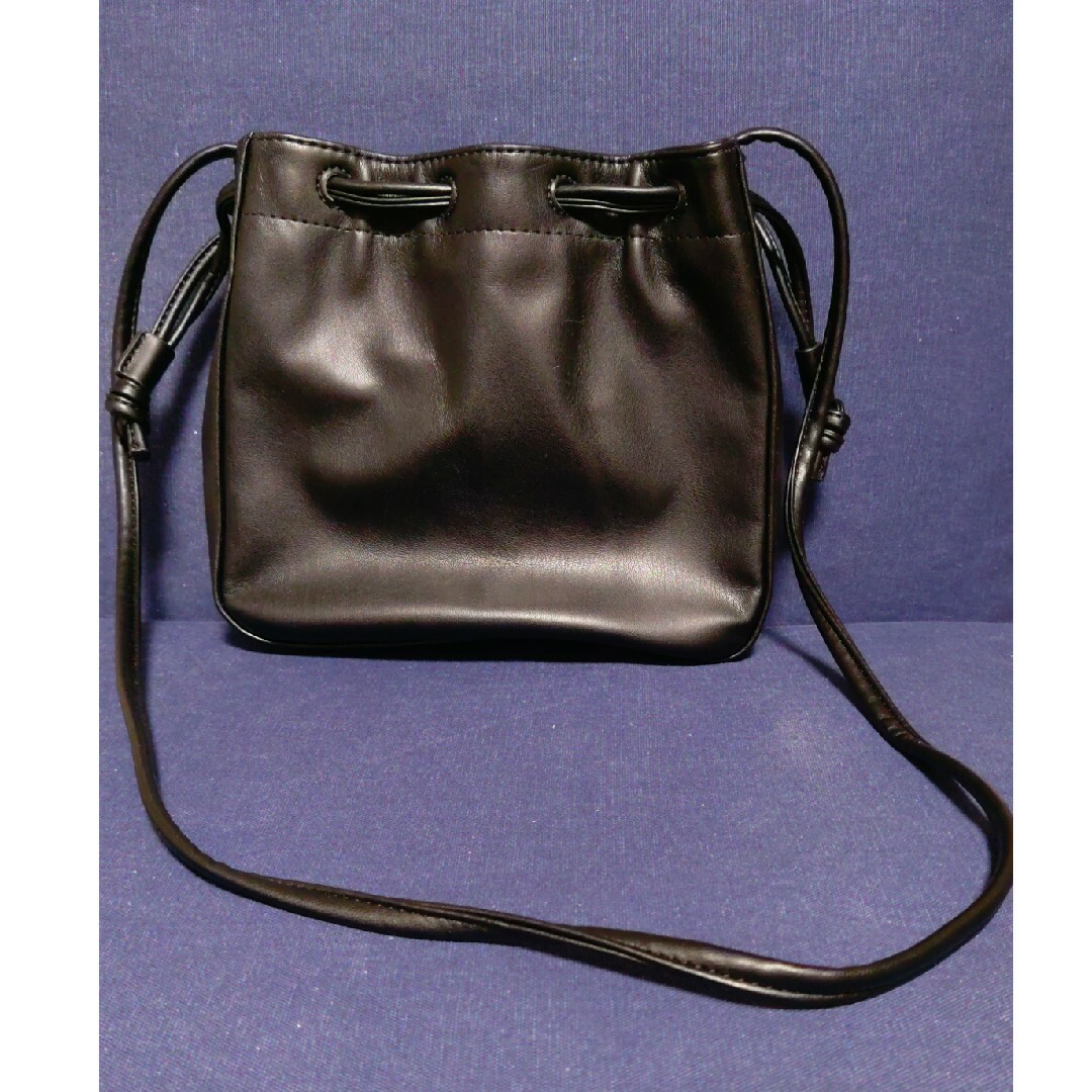 GU(ジーユー)のＧＵ　ショルダーバッグ　黒 レディースのバッグ(ショルダーバッグ)の商品写真