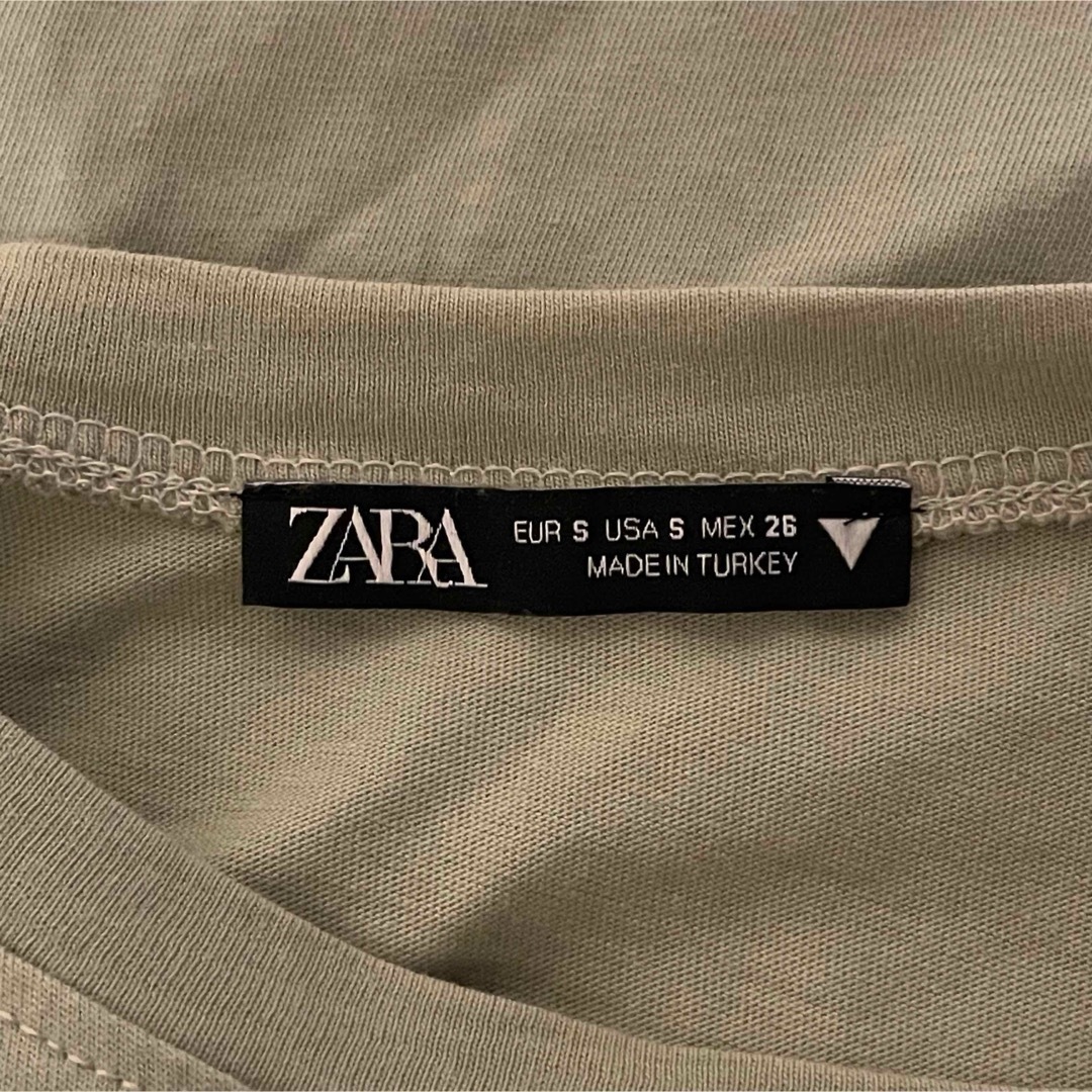 ZARA(ザラ)のZARA フリル シャツ ターキー製 Sサイズ 送料込 ザラ レディースのトップス(Tシャツ(半袖/袖なし))の商品写真