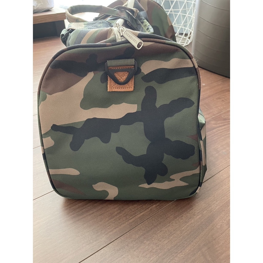 ボストンバッグ 迷彩 新品 ハーシェルサプライのボストンバッグ