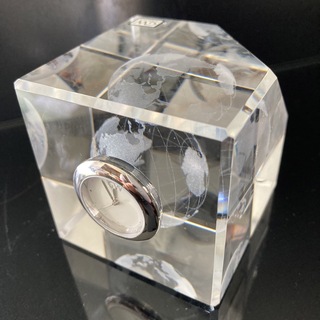 ナルミ(NARUMI)のグラスワークス 3Dアース キューブクロック (GW1000-11055)(置時計)