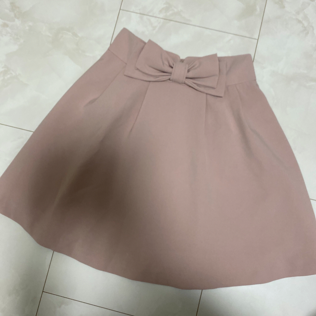 allamanda(アラマンダ)の【量産型コーデ】allamanda リボン付きラベンダーピンクスカート【秋服】 レディースのスカート(ひざ丈スカート)の商品写真