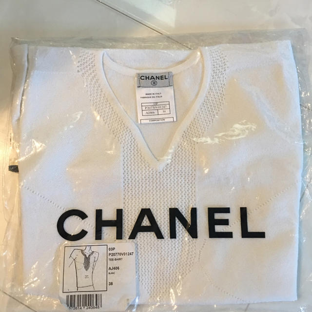 CHANEL(シャネル)のシャネル正規品 未使用サマーシャツ まみ様専用 レディースのトップス(Tシャツ(半袖/袖なし))の商品写真