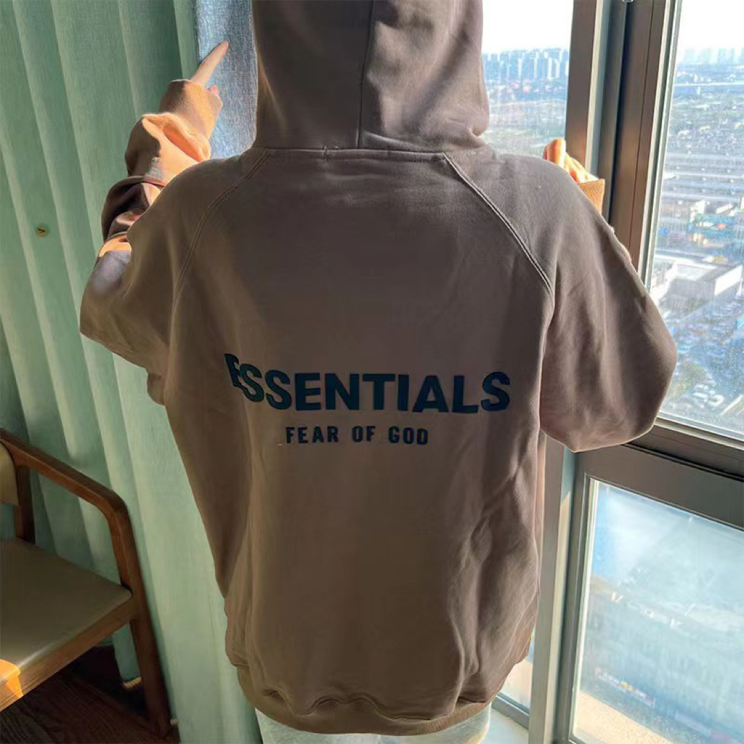 Essential(エッセンシャル)のESSENTIALS パーカー男女兼用 高級感 フート付き 後ろLOGO メンズのトップス(パーカー)の商品写真