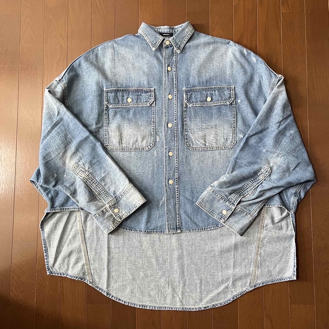 L'Appartement DEUXIEME CLASSE(アパルトモンドゥーズィエムクラス)の【R13/アールサーティーン】OVERSIZE DENIM SHIRT  レディースのトップス(シャツ/ブラウス(長袖/七分))の商品写真