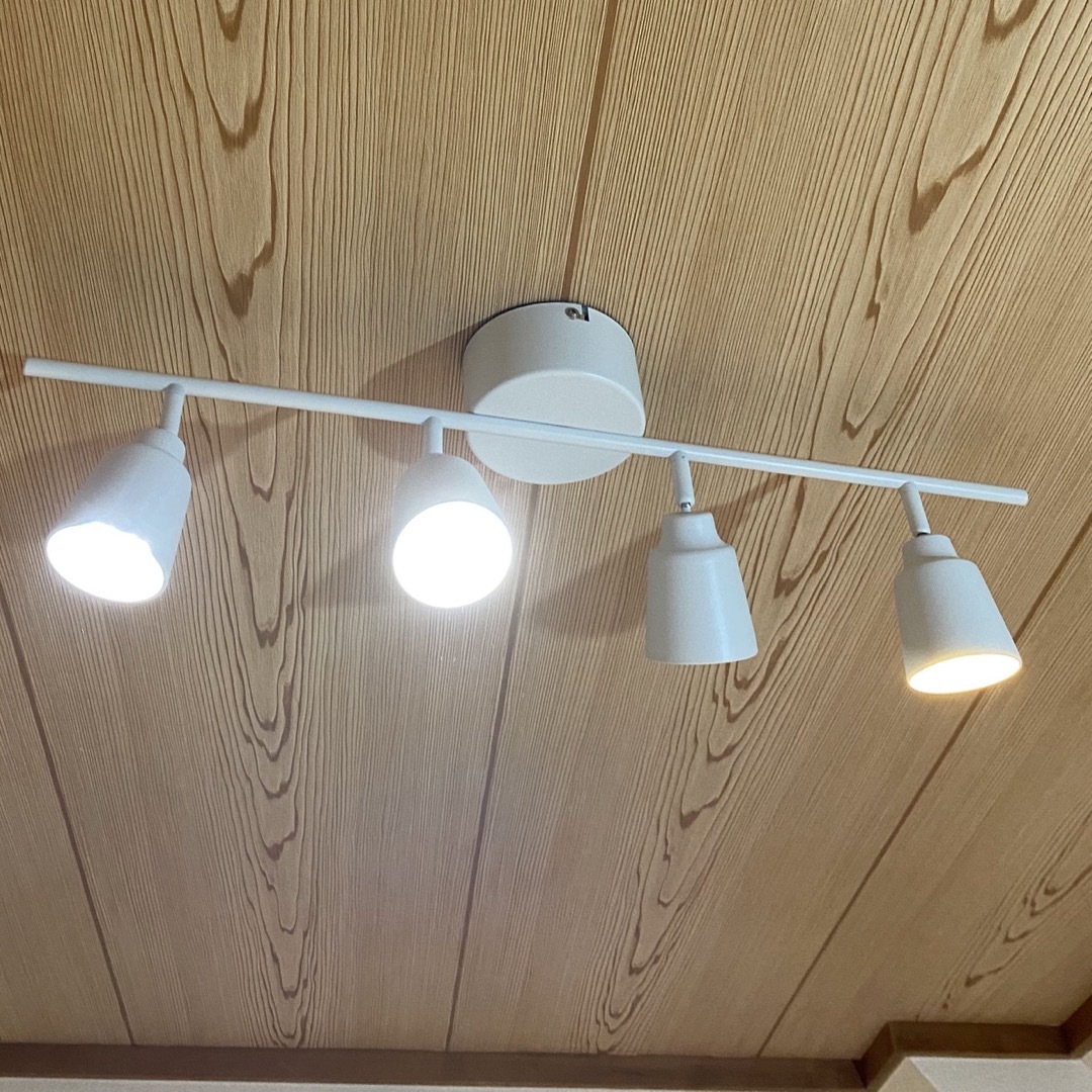 IKEA(イケア)のIKEAシーリングライト4灯 インテリア/住まい/日用品のライト/照明/LED(天井照明)の商品写真