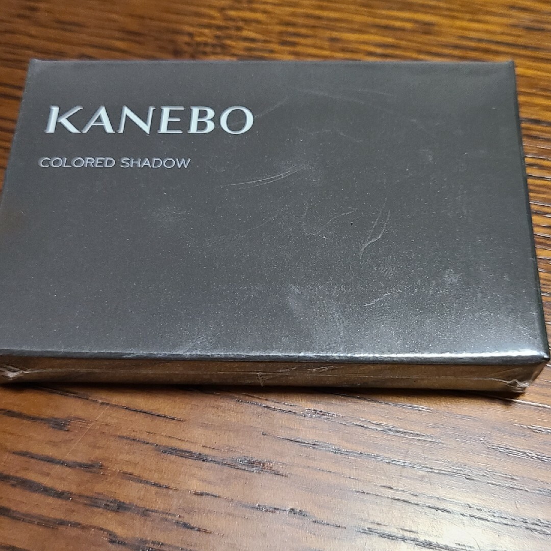 Kanebo(カネボウ)のKANEBO カネボウ　カラードシャドウ　01 アイシャドウ コスメ/美容のベースメイク/化粧品(アイシャドウ)の商品写真