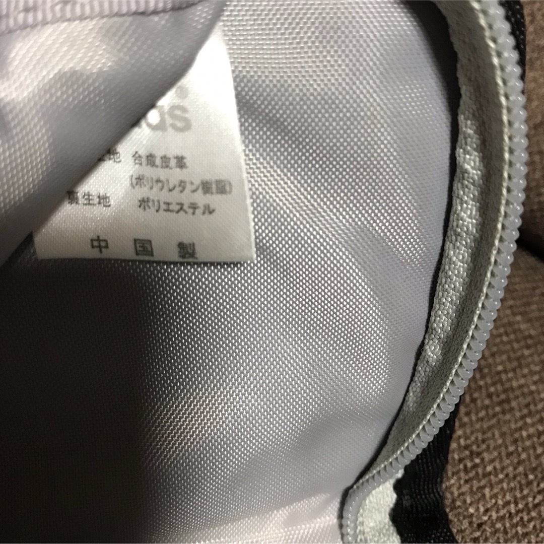 adidas(アディダス)の財布　二つ折り　adidas メンズのファッション小物(折り財布)の商品写真