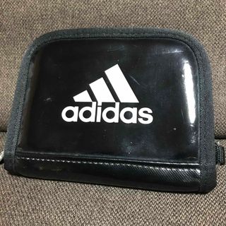 アディダス(adidas)の財布　二つ折り　adidas(折り財布)