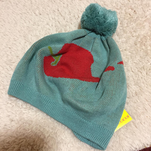 COCUE(コキュ)のコキュ りんごのニット帽 レディースの帽子(ニット帽/ビーニー)の商品写真
