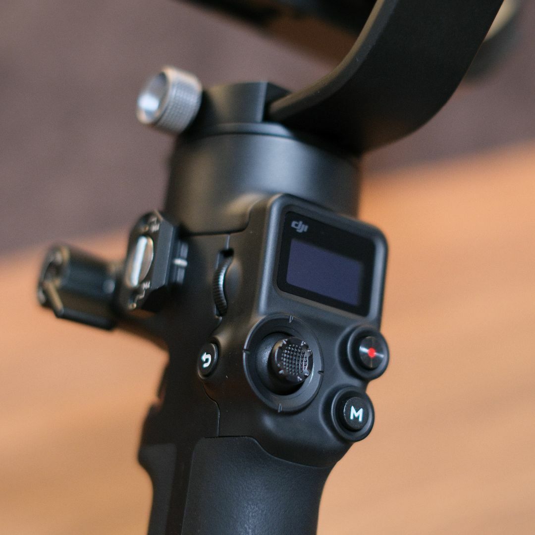 Inspire（DJI）(インスパイア)の【DJI】RONIN RSC2 ジンバル スマホ/家電/カメラのカメラ(その他)の商品写真