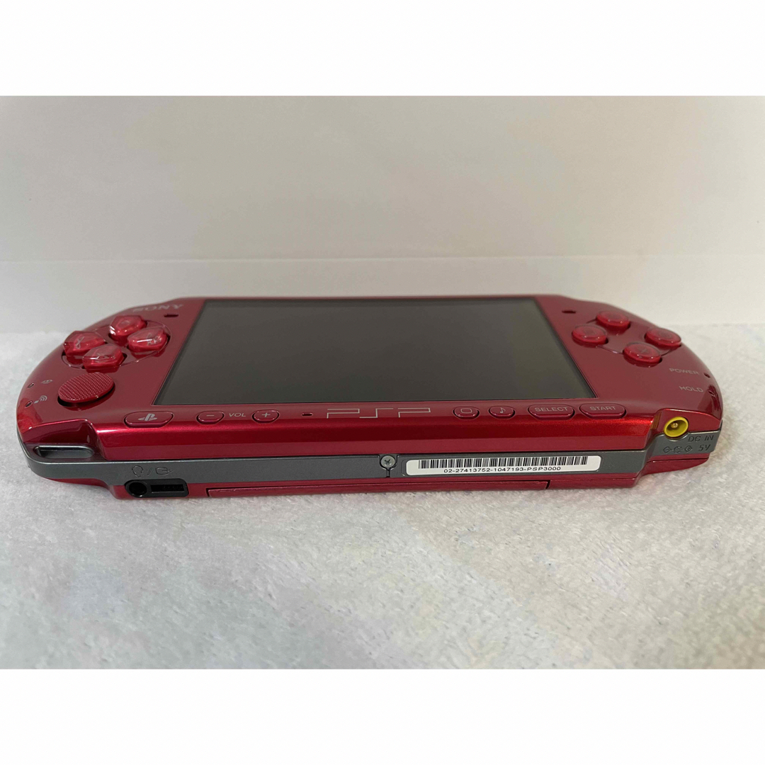 PlayStation Portable(プレイステーションポータブル)の☆新品同様☆ PSP-3000  ラディアントレッド エンタメ/ホビーのゲームソフト/ゲーム機本体(携帯用ゲーム機本体)の商品写真