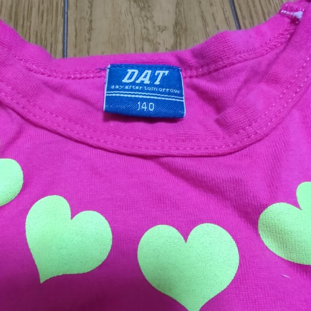 DAT(ダット)のTシャツ キッズ/ベビー/マタニティのキッズ服女の子用(90cm~)(Tシャツ/カットソー)の商品写真