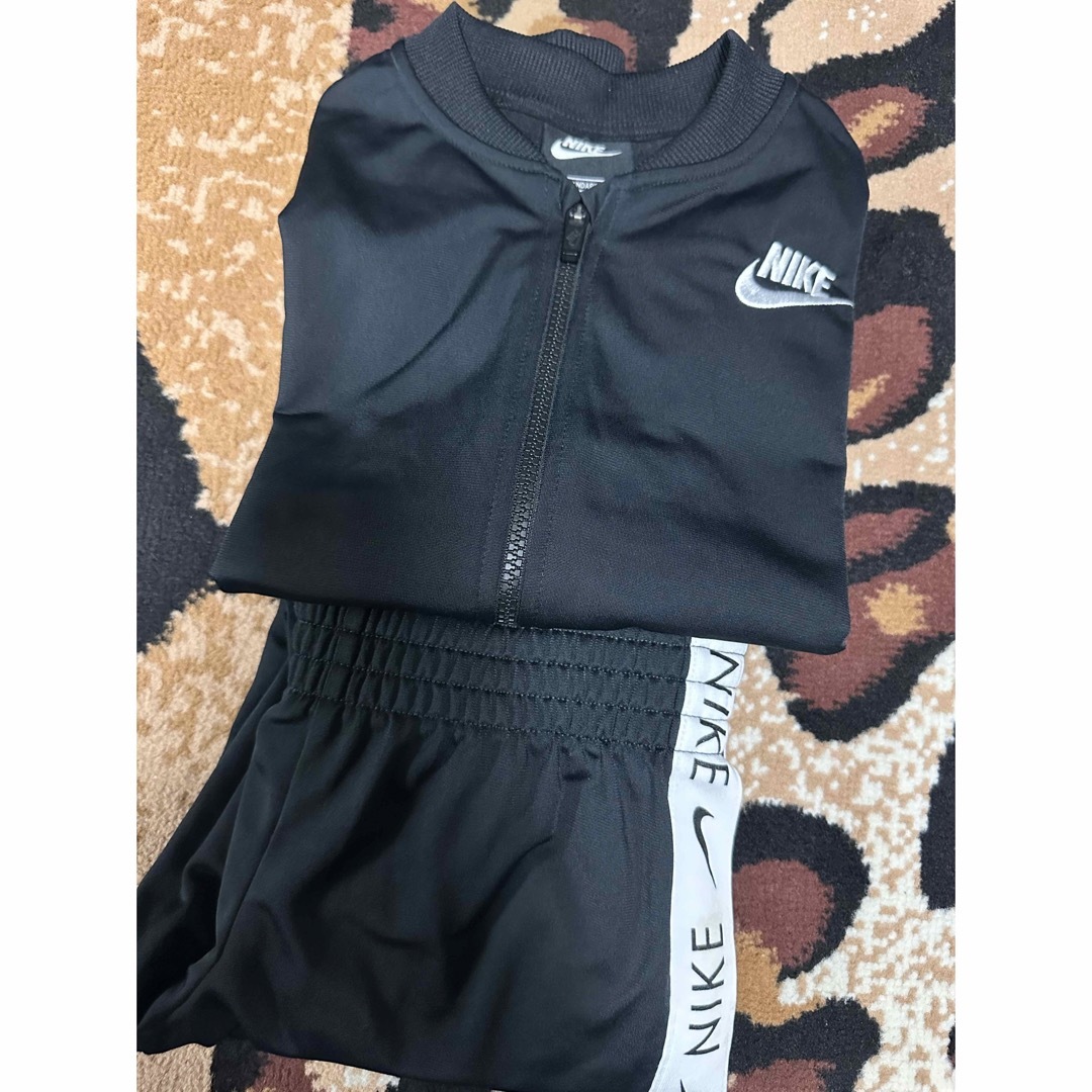 NIKE(ナイキ)の松元様⭐︎NIKE セットアップジャージ　サイズS  140相当　女の子 キッズ/ベビー/マタニティのキッズ服女の子用(90cm~)(その他)の商品写真