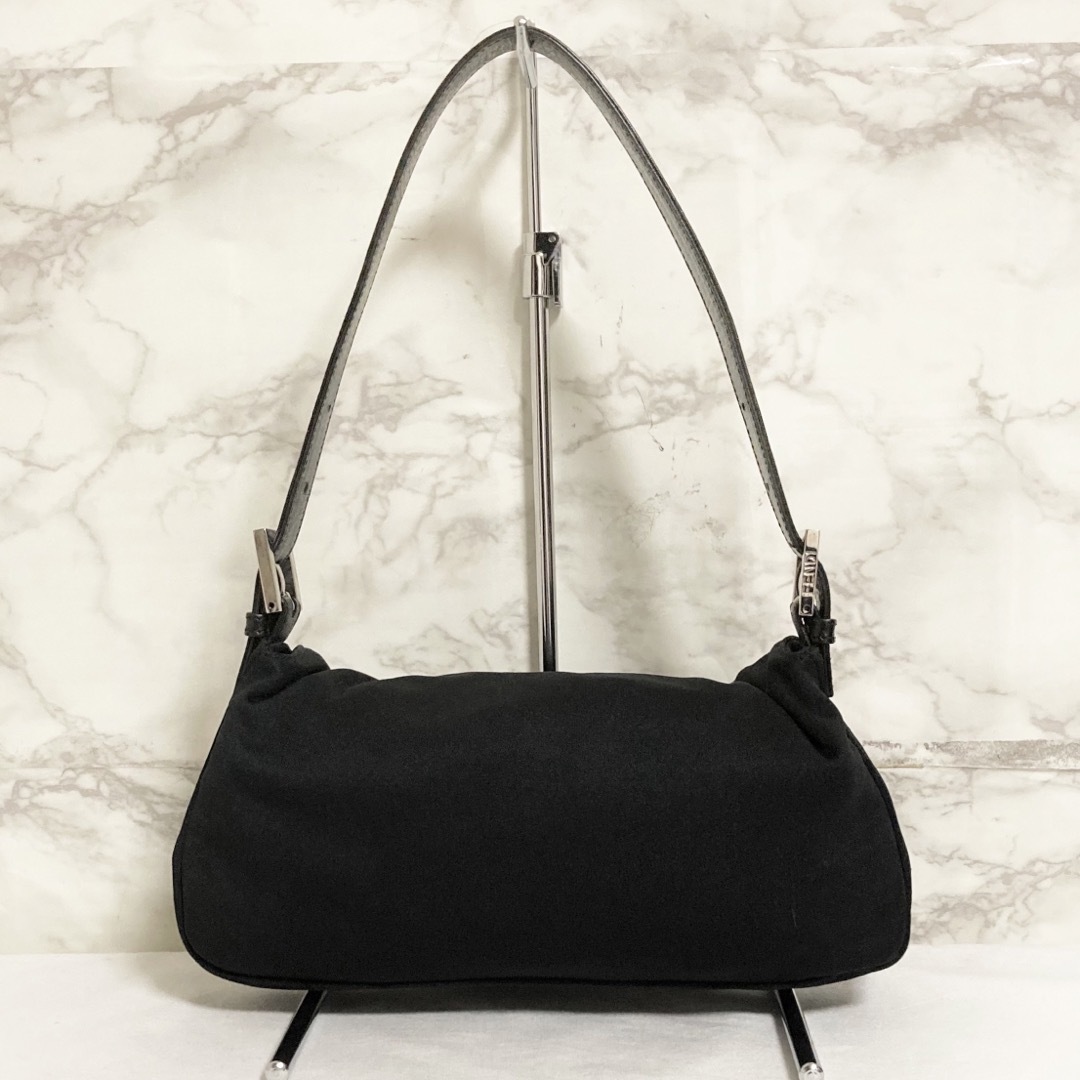 FENDI - 【極美品〜美品】FENDI マンマバケット 黒無地ナイロン×レザー