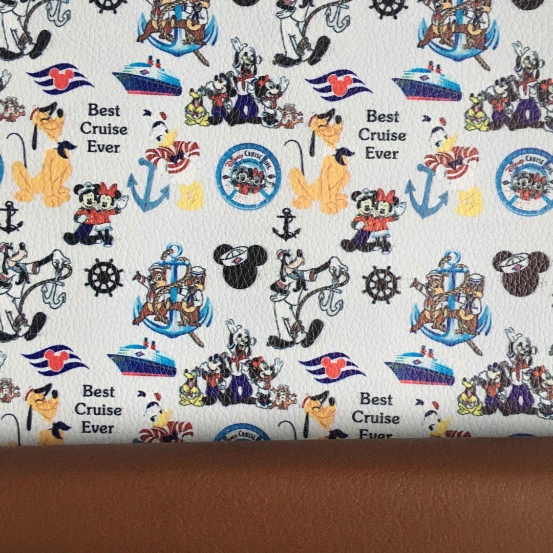 Disney(ディズニー)の【専用ページ】合皮のサコッシュ レディースのバッグ(ショルダーバッグ)の商品写真