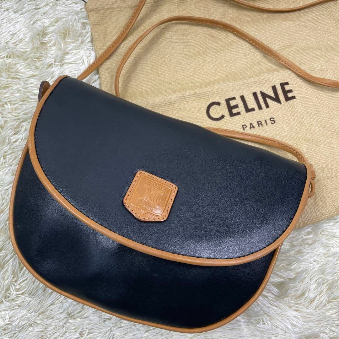 celine(セリーヌ)の【美品】CELINE トリオンフ ショルダーバッグ フラップ レザー ブラック レディースのバッグ(ショルダーバッグ)の商品写真