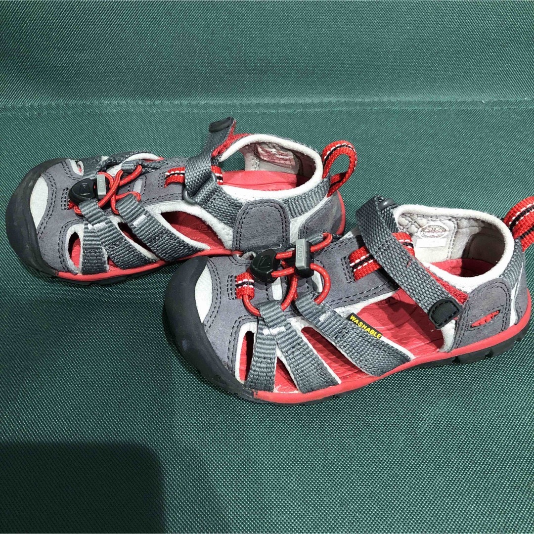 KEEN(キーン)のkeenキーン　シーキャンプ　17.0 グレー×レッド キッズ/ベビー/マタニティのキッズ靴/シューズ(15cm~)(サンダル)の商品写真