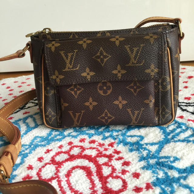 もらって嬉しい出産祝い LOUIS VUITTON - ルイ ヴィトン ヴィバシテPM 美品 ショルダーバッグ もらって嬉しい出産祝い LOUIS VUITTON - ルイ ヴィトン ヴィバシテPM 美品 ショルダーバッグ