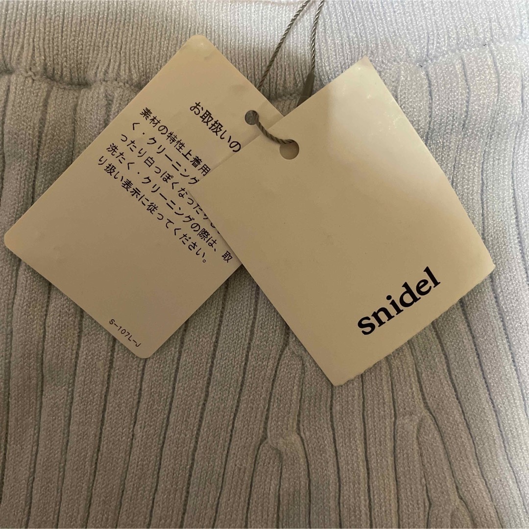 SNIDEL(スナイデル)の未使用タグ付き　SNIDEL 裏地付きニットスカート レディースのスカート(ひざ丈スカート)の商品写真