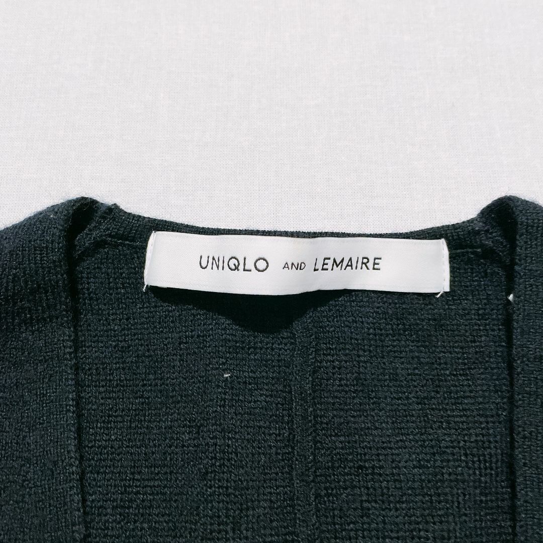 UNIQLO(ユニクロ)のユニクロU　ミラノリブフレアＶネックセーター　Mサイズ　ネイビー レディースのトップス(ニット/セーター)の商品写真