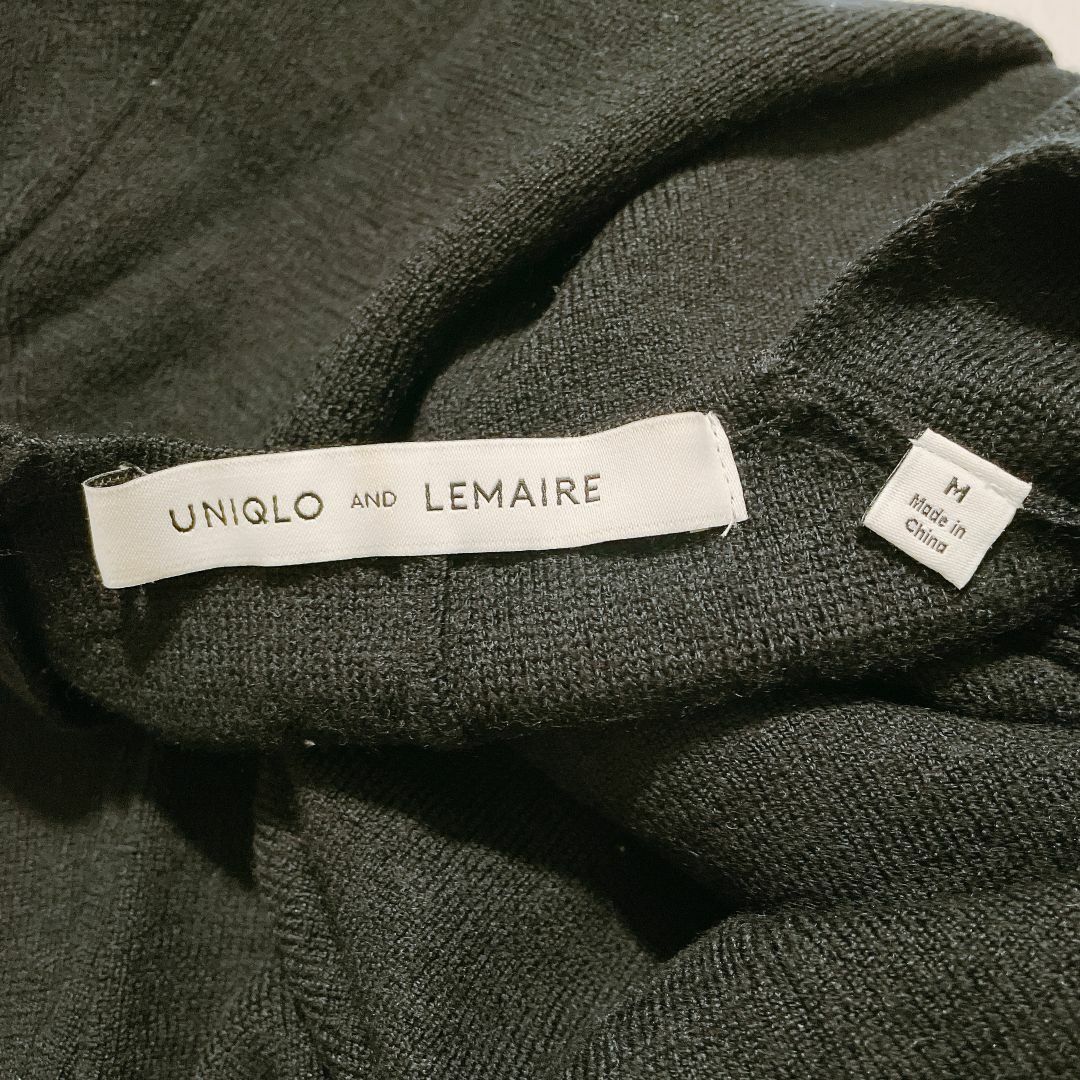 UNIQLO(ユニクロ)のユニクロU　ミラノリブフレアＶネックセーター　Mサイズ　ネイビー レディースのトップス(ニット/セーター)の商品写真