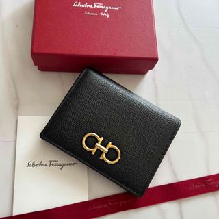 837 極上美品 Ferragamo サルヴァトーレフェラガモ 2つ折り財布