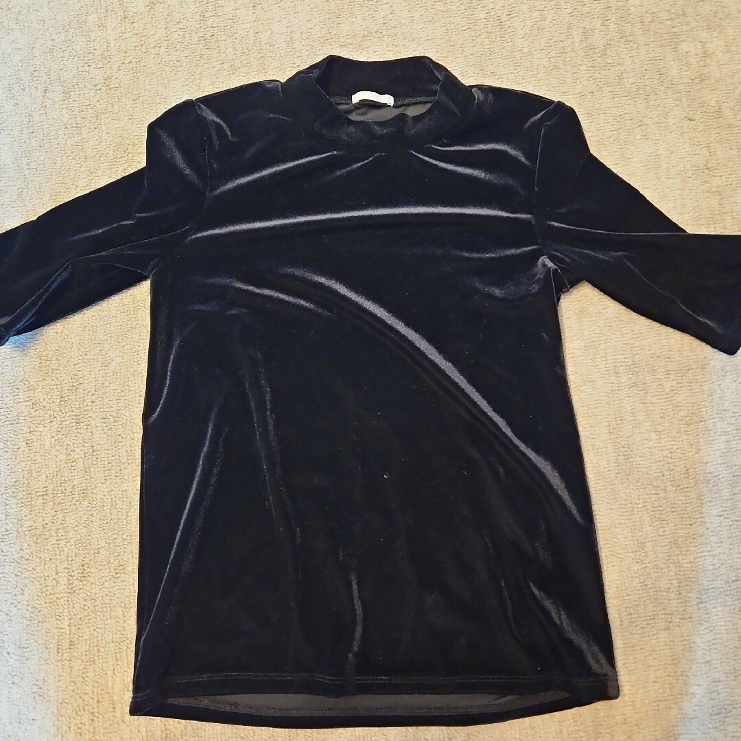 GU(ジーユー)のGU　ベロアTシャツ　Sサイズ レディースのトップス(Tシャツ(半袖/袖なし))の商品写真