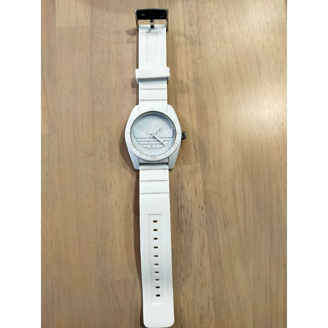 adidas(アディダス)のadidas　腕時計　ホワイト　ケース付き レディースのファッション小物(腕時計)の商品写真