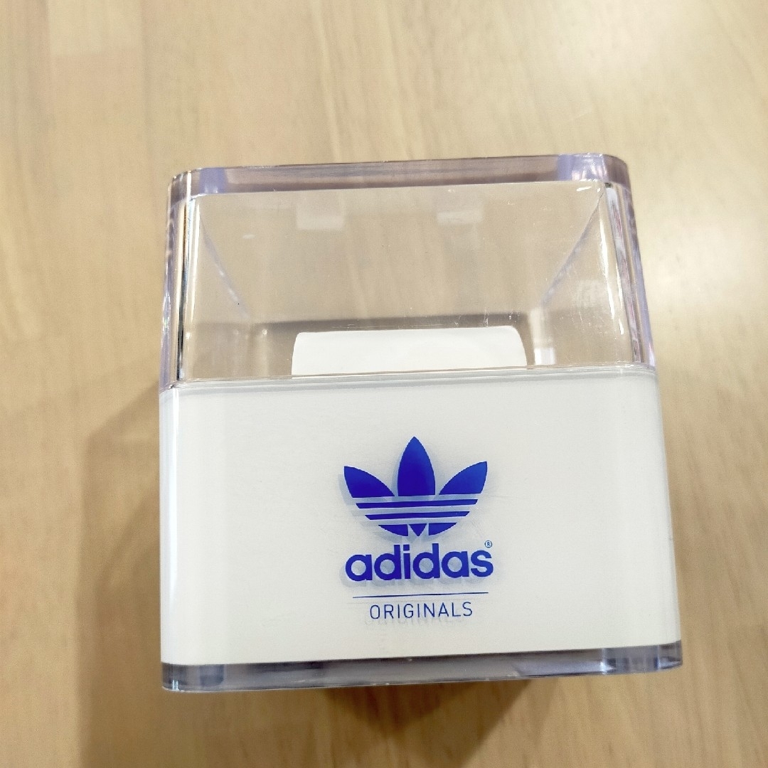 adidas(アディダス)のadidas　腕時計　ホワイト　ケース付き レディースのファッション小物(腕時計)の商品写真