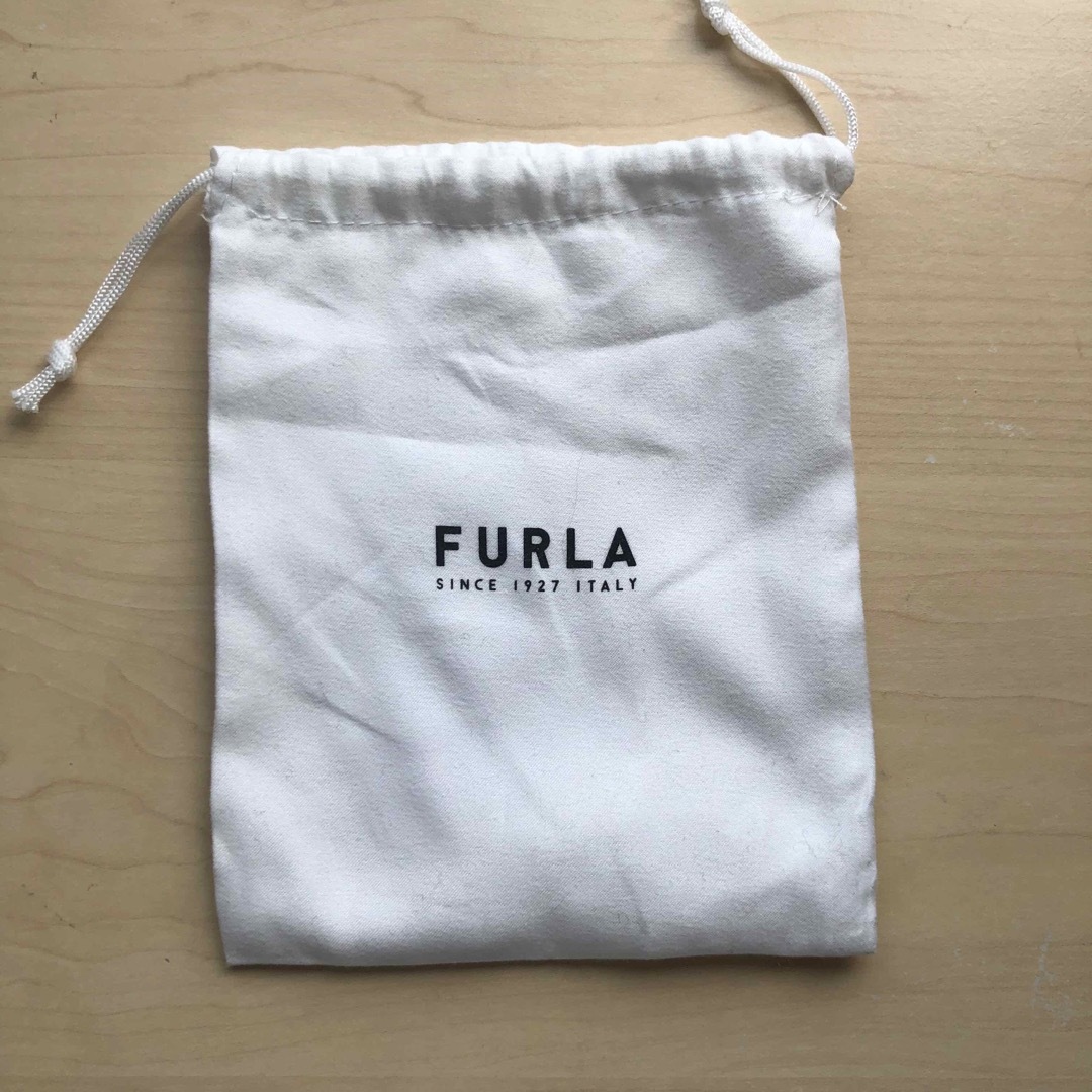 ★新品★FURLA　フルラ　レザー　三つ折り財布　ミニ財布　ヘビ柄　シルバー