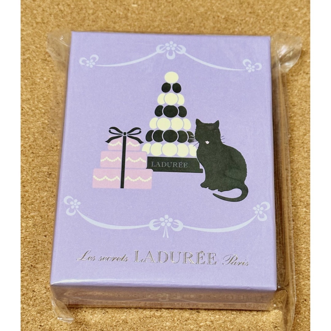 LADUREE(ラデュレ)の廃盤 ラデュレ LADUREE ラデュレ　キーホルダー　黒猫　新品 レディースのファッション小物(キーホルダー)の商品写真