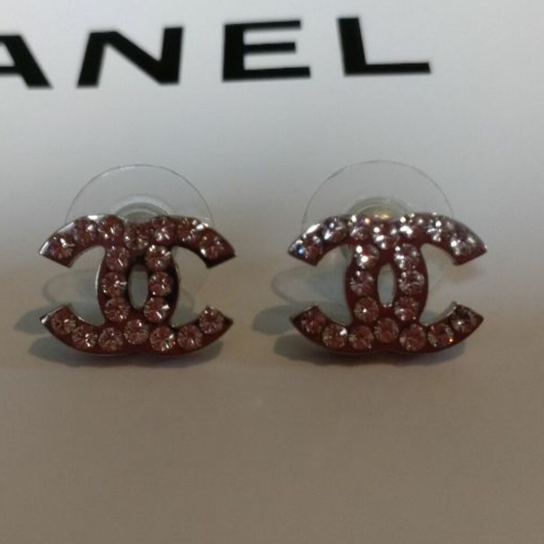 CHANEL　ラインストーンピアス