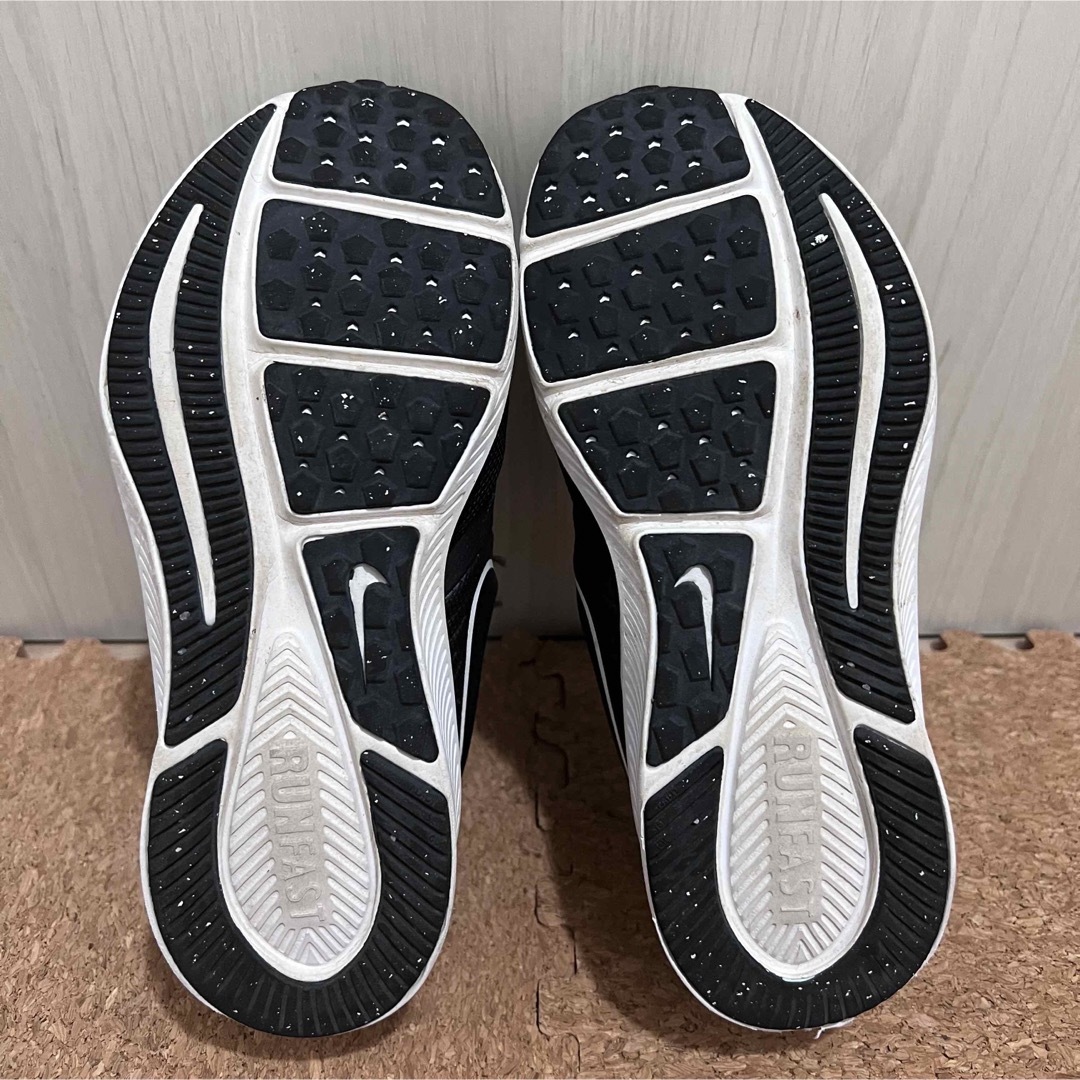 NIKE(ナイキ)の⭐【中古品】ナイキ  スニーカー  18.5センチ  ブラック⭐️ キッズ/ベビー/マタニティのキッズ靴/シューズ(15cm~)(スニーカー)の商品写真